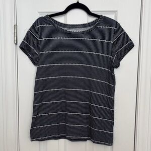 LOFT Women’s Navy and White 🌼 & Striped Crew Sz M